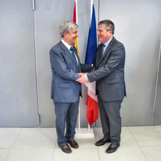 El presidente de la Audiencia Nacional, Juan Manuel Fernández, con el presidente del Tribunal de Apelación de París, Jacques Boulard